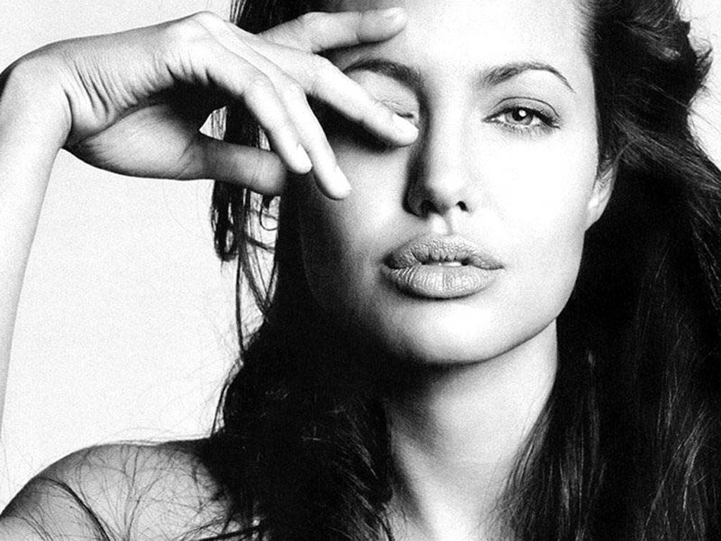 angelina-jolie-34066.jpg